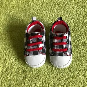 New Little Treasure Boys 12-18 month soft Checkered Shoes